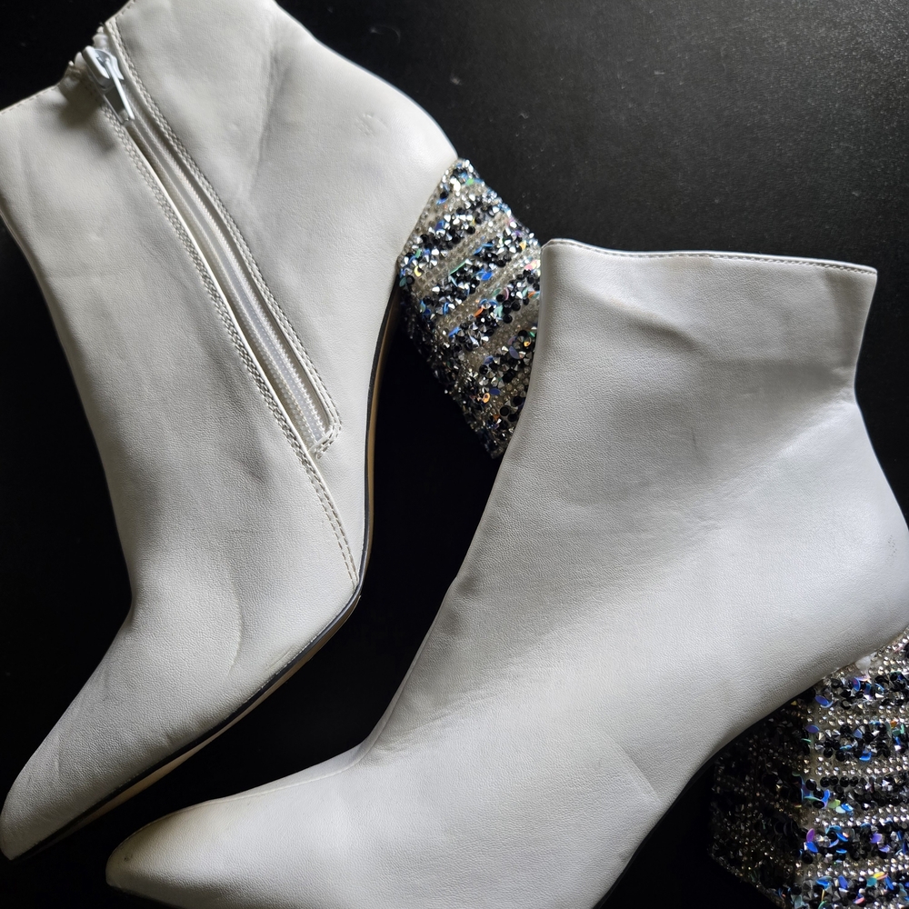 Betsey Johnson Women's Ankle Booties Kassie White Embellished Block Heel - Picture 4 of 9